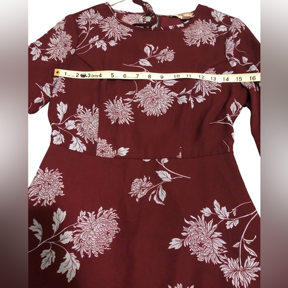 Women's Forever 21 Burgundy Floral Dress - Picture 4 of 7